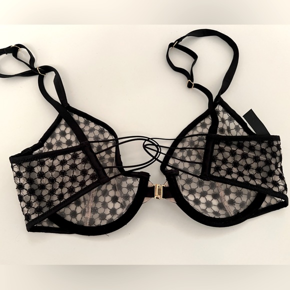 Victoria secret front closer bra - Picture 3 of 4